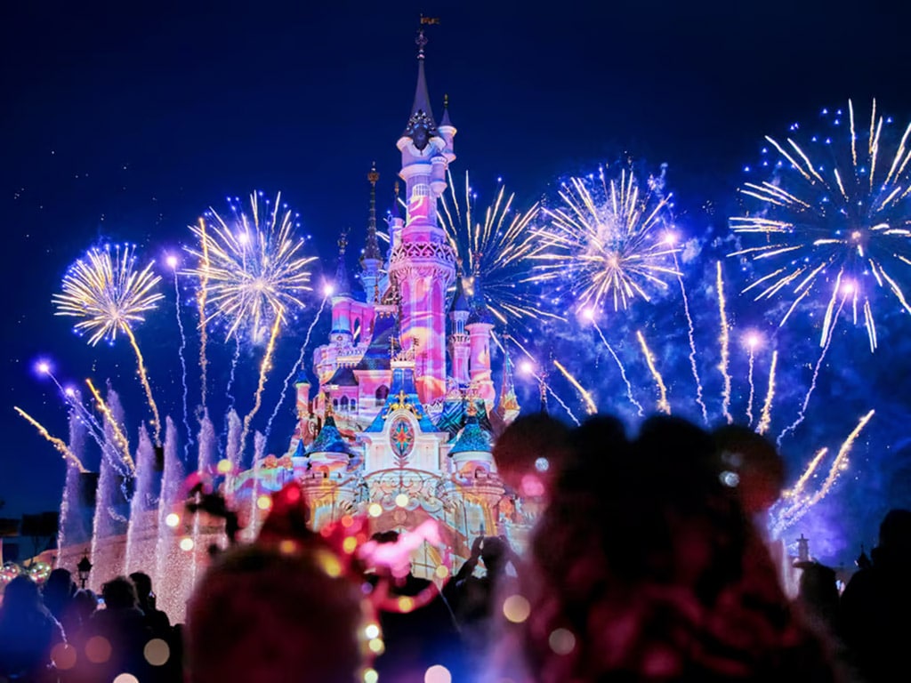 disneyland-paris-castle-fireworks